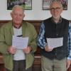 Der Eppisburger Männerchor „Sängerlust“ feiert sein 100-jähriges Bestehen. Robert Munz (rechts) und Johann Mayr proben schon seit knapp 60 Jahren jeden Freitag in der alten Schule in Eppisburg. 