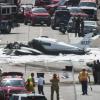 Die abgestürzte Cessna 310R liegt in Santa Ana auf dem Freeway 405.