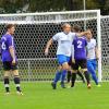 Glötts Peter Matkey (Mitte) freut sich über seinen 1:0-Führungstreffer im Heimspiel gegen Wemding. 