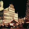 1997: Viele bunte Lichter ziehen jedes Jahr die Menschen auf den Rathausplatz.