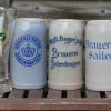Alte Krüge und Gläser erinnern an die letzten Brauereien, die Gerstensaft in Babenhausen herstellten. Denn lange Zeit sprudelte das Bier im Fuggermarkt regelrecht.
