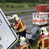 Zwei Fahrzeuginsassen haben am frühen Mittwochabend bei einem Unfall auf der A8 auf Höhe Leinheim Verletzungen erlitten. 