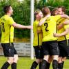 Freude und Erleichterung: Die Akteure des FC Illdorf feierten im Heimspiel gegen Weichering einen verdienten 3:1-Sieg. Foto: Daniel Worsch