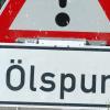 Eine Ölspur zwischen Mindelzell und Tiefenried führte am Freitagmorgen zu einem Verkehrsunfall.