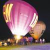 Romantisches Duett: Die beiden Heißluftballone spendeten weichen Licht und angenehme Wärme.  