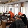 Im Salon InStyle in Günzburg dürfen die Friseure wieder die Haare ihrer Kunden schneiden.