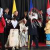 Papst Franziskus wird von Vertretern der Kanadischen Ureinwohner in Edmonton begrüßt.