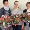 Die neuesten Erfolge der Damen- und Herrenmannschaft der Stockschützen waren Anlass für eine Feierstunde im Rathaus. Die Damen bekamen Blumen und die Herren das Buch des Marktes Kühbach über Kloster, Markt und Schlossgut. Die Damenmannschaft (von links): Marianne Weigl, Veronika Filgertshofer, Regina Gilg, Helga Salvamoser, Jessica Gamböck und die Herrenmannschaft mit Lorenz Mayer, Luis Merkl, Herbert Schrittenlocher, Christian Breitschopf, Bürgermeister Johann Lotterschmid. Nicht auf dem Foto ist Rudolf Baumgartner. 	