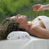 Bei Massagen und Anwendungen kommen wohltuende ätherische Öle zum Einsatz und sorgen für Entspannung.