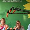 Maike Schaefer (Mitte), Spitzenkandidatin Bündnis 90/Die Grünen in Bremen, und die Landesvorstandssprecher Hermann Kuhn und Alexandra Werwath auf einer Pressekonferenz in der Geschäftsstelle.