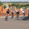 Bei der "Tour de Friedberg" bezwangen die Radlerinnen und Radler den Friedberger Berg und erinnerten an eine historische Wette.