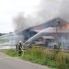 Flammen und Rauch schlugen Dienstagnachmittag aus einer Feldscheune an der Kreisstraße von Rennertshofen nach Bertoldsheim.