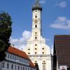 Nicht nur der Turm der Stiftskirche von Obermdlingen ist besonders - auch die Orgel auf der Silva Metschl seit drei Jahren jeden Sonntag spielt. 