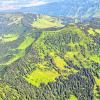 Das 1787 Meter hohe Riedberger Horn aus der Luft: Wildbiologen lehnen einen Skigebiets-Zusammenschluss über den Gipfel ab, weil hier sehr viel Birkwild beheimatet ist.  