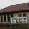 2009 wurde der Kindergarten St. Elisabeth in Rohrenfels neu eröffnet. Weil die Kapazitäten mittlerweile ausgeschöpft sind, denkt die Gemeinde über eine Erweiterung der Einrichtung nach. 