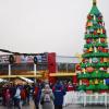 Der große Weihnachtsbaum aus Duplosteinen wird auch dieses Jahr wierder im Legoland leuchten