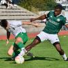 Rassige Zweikämpfe lieferten sich beim 1:1 nicht nur Stätzlings Noah Baum (links) und Omar Samouwel vom FC Horgau. Foto: Andreas Lode