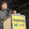 Auf der Augsburger Demo gegen Rechtsextremismus   sprach Thomas Laschyk über Fake News und die Macht der Bilder.