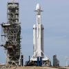 "Falcon Heavy" von SpaceX auf der Startrampe in Cape Canaveral. Elon Musk will mit seinem privaten Raumfahrtunternehmen SpaceX ein E-Auto der Marke Tesla ins All schießen.