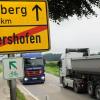 Bürger in Emershofen und Tiefenbach ärgern sich seit langem über die mit Lehm beladenen Lastwagen, die nach Bellenberg fahren. 