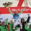 Der Sieger Linus Strasser aus Deutschland feiert nach einem alpinen Ski-Weltcup-Slalom der Herren.
