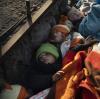 Syrische Kinder schlafen im Dreck im türkischen Edirne, nahe der Grenze zu Griechenland.