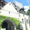 Das Gerüst rund um den Kirchturm steht schon, doch es fehlen noch etwa 100 000 Euro für den ersten Abschnitt der Sanierung der evangelischen St. Veitskirche in Leipheim. Archivfoto: Weizenegger