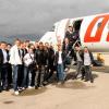 Mit dem Flieger ging es am Sonntag für den FC Augsburg zum Pokal-Halbfinale nach Bremen.