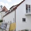 Ein Baugebiet mitten in der Altstadt, auf dem gerade eine Baupause ist. Zwei neue Häuser, ein Altbestand und ein Haus im Vorderanger gehören zu diesem Projekt. Der Fund von Skeletten hat die Baumaßnahme enorm verzögert.