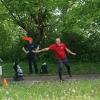 Zielsicher flogen die Frisbee-Scheiben durch den Ostpark.