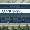 Schon bald könnte der FCA in seinem Stadion internationale Gäste empfangen. Dabei wirkt die SGL-Arena ohne Außenfassade recht schmucklos.