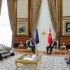 Der türkische Präsident Recep Tayyip Erdogan und der türkische Außenminister Mevlut Cavusoglu empfingen EU-Kommissionspräsidentin Ursula von der Leyen und Ratspräsident Charles Michel.  