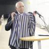 Seine Jacke, die ihn 1944/45 als KZ-Häftling kennzeichnete, hatte der Holocaustüberlebende Uri Chanoch zur Eröffnung der militärgeschichtlichen Sammlung „Erinnerungsort Weingut II“ mitgebracht. 