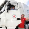 Die ehrenamtlichen Mitarbeiter des Rot-Kreuz-Kreisverbands Dieter Hierl und Peter Hoffmann (von llinks) starteten am Dienstag Richtung Bosnien.