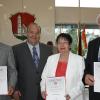 Stadtbergens Bürgermeister Paul Metz (Zweiter von links) bedankte sich mit Urkunden und Ehrenringen bei (von links) Eugen Frey, Anita Pfaff und Josef Thum für ihr langjähriges Engagement als Stadträte. 
