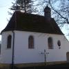 Die kleine Zollhauskapelle in Unterirsingen von Norden.