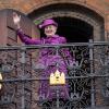 Im pinken Kostüm jubelte Königin Margrethe den Menschen vom Kopenhagener Rathaus zu.