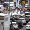 Stau am Stuttgarter Hauptbahnhof. Im Verkehr sind die klimaschädlichen Treibhausgasemissionen seit 1990 nicht gesunken. Sie sollen aber bis 2030 um 40 bis 42 Prozent sinken.