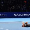 Alexander Zverev wird nach dem Sieg gegen Novak Djokovic von seinen Gefühlen übermannt. Als erster Deutscher seit Boris Becker hat er das Finale der ATP-WM gewonnen. 	