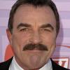 Dieser Schnauzer gehört seit Jahrzehnten zu Magnum-Darsteller Tom Selleck. Wie er wohl ohne aussehen würde?