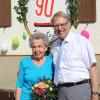 Nicht nur den Sportlern in und um Mindelheim ist Ingeborg Simnacher bestens bekannt. Zum 90. Geburtstag kamen viele Gratulanten, darunter auch Bürgermeister Stephan Winter. 	