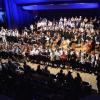 Mehr als 200 Musikerinnen und Musiker gestalteten das Festkonzert zum 50. Geburtstag des Leonhard-Wagner-Gymnasiums.