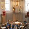 Vom Altarraum aus präsentierte die Musikkapelle Freihalden-Oberwaldbach ihr „Gotteslob“ beim Jahreskonzert in der Oberwaldbacher Pfarrkirche Maria Immaculata.  	 	
