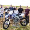 Das Vorstandsteam der Offroader Oberrieden, von links nach rechts: Thomas Seeger, Manuel Lutz, Michael Schuster, Lukas Kleiner, Manfred Menzel, Max Korda, Franz Strobl, Evi Kretzinger, Martin Schwayer und Rick Rogg. 	