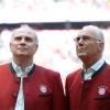 Wollen Bayerns Geisterspiel gegen Frankfurt live im Stadion verfolgen: Uli Hoeneß (l) und Franz Beckenbauer.
