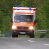 Einen spektakulären Unfall hat ein 60-jähriger Autofahrer am Sonntag auf der B300 zwischen Diedorf und Gessertshausen verursacht.