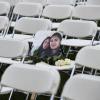 Einen Tag vor Beginn des Strafprozesses um den Abschuss der malaysischen Passagiermaschine MH17 haben Angehörige der Opfer vor der russischen Botschaft in Den Haag protestiert. Sie stellten dort 298 leere Stühle auf - für jedes Opfer des Unglücks einen.