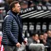 Bayerns Trainer Julian Nagelsmann gibt Anweisungen an der Seitenlinie.