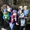 Ruth Mahler (links) und Alina Seeholzer aus Landsberg genießen mit ihren Kindern den Zooausflug. 
