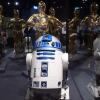 Der goldene C3PO und sein Freund R2-D2 sind treue Begleiter im Star Wars Universum